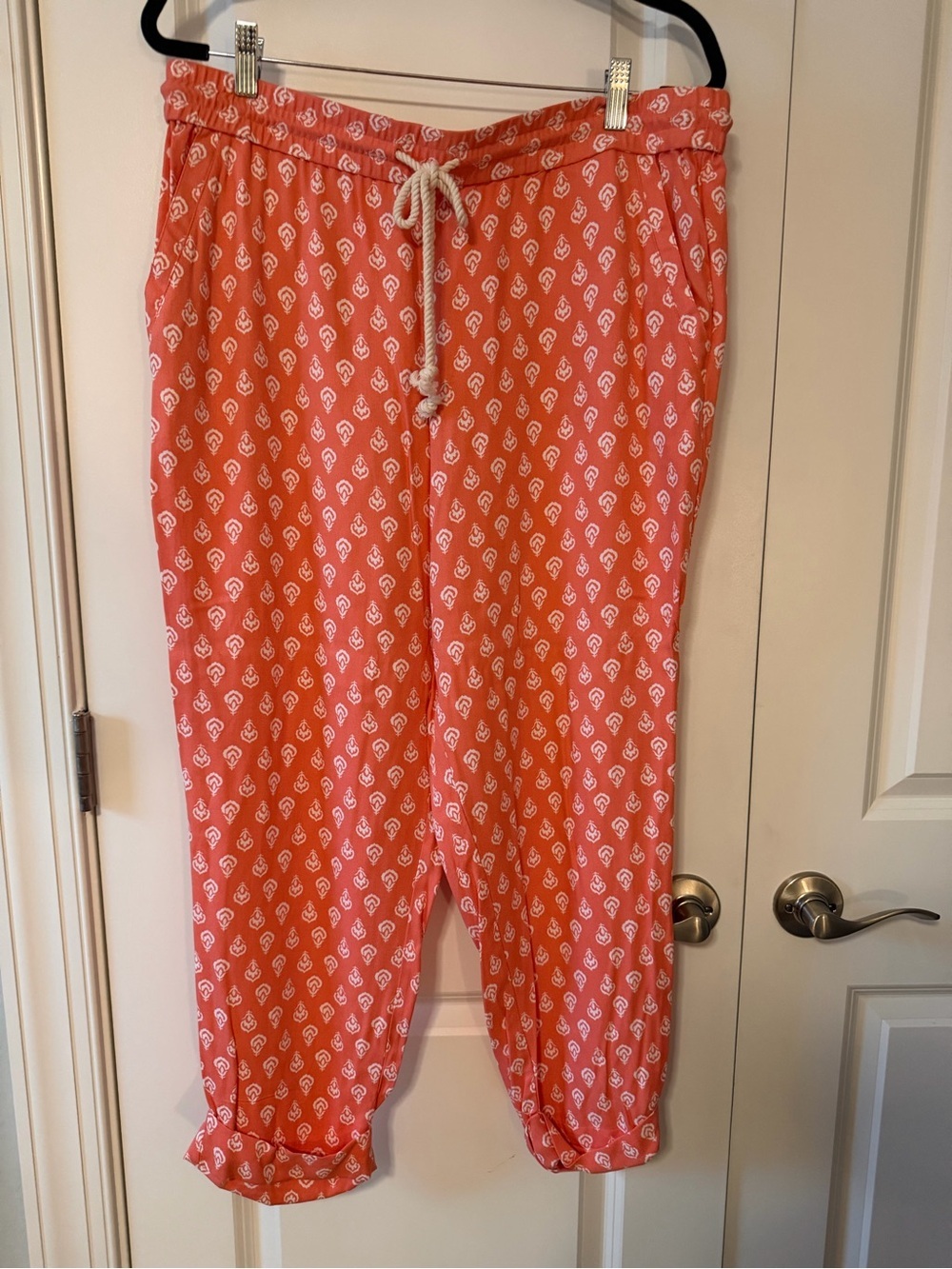 Liz Claiborne Coral and White Printed Full Length Summer Pants L